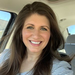 Meet your Posher, Deena